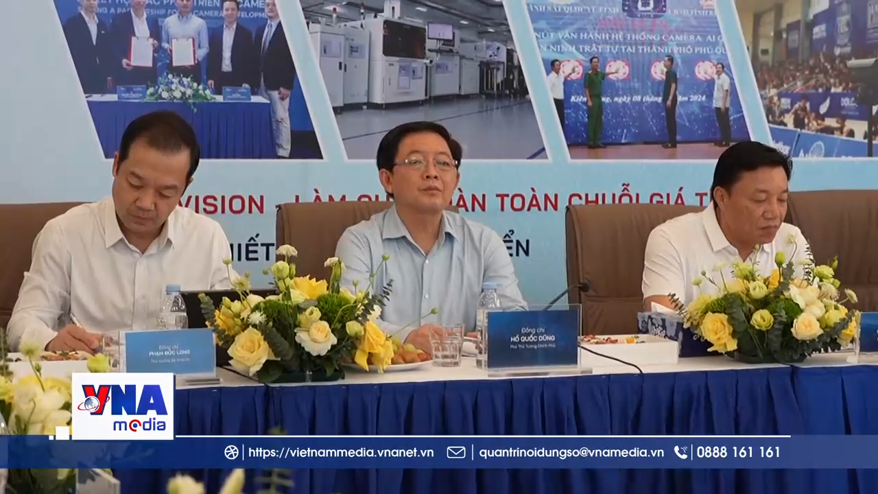 Phó Thủ tướng Hồ Quốc Dũng làm việc tại nhà máy MK Vision