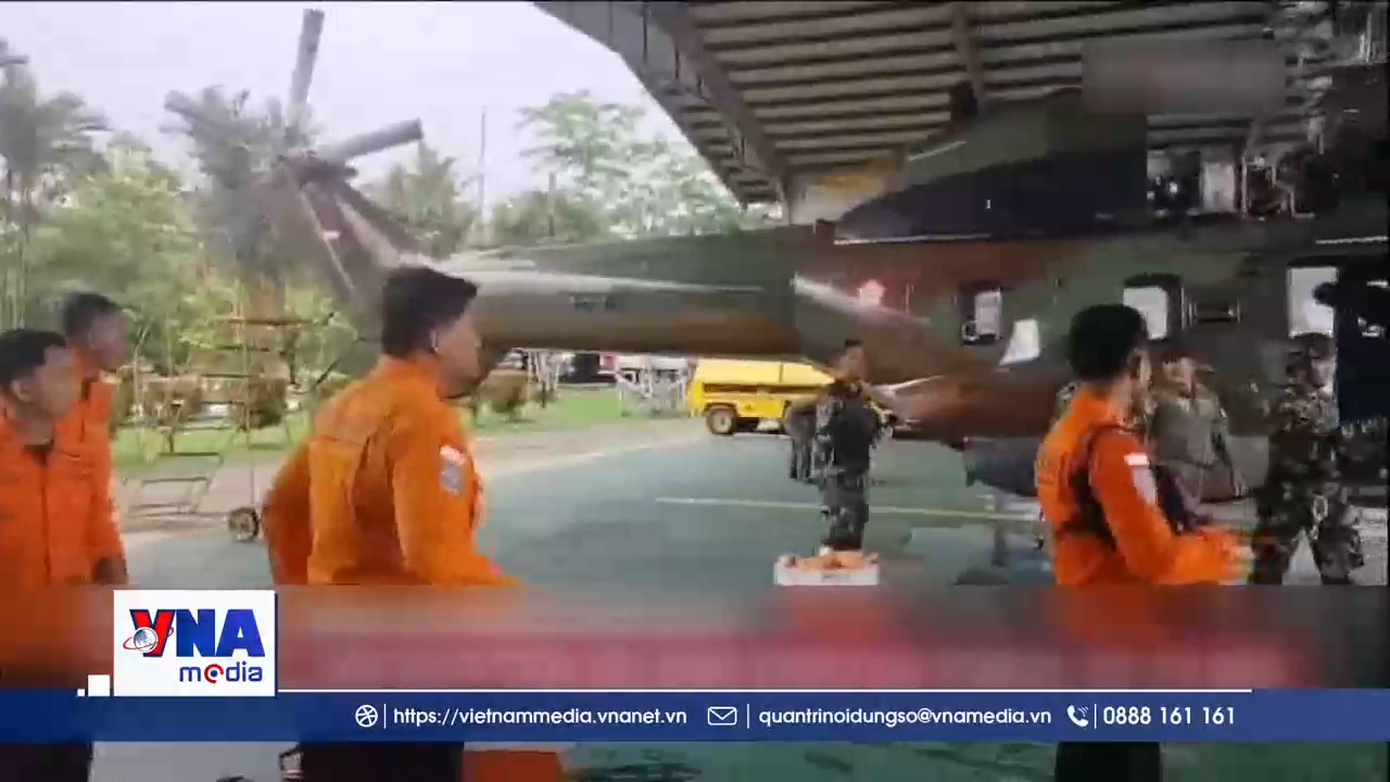 Indonesia tìm thấy mảnh vỡ trực thăng mất tích