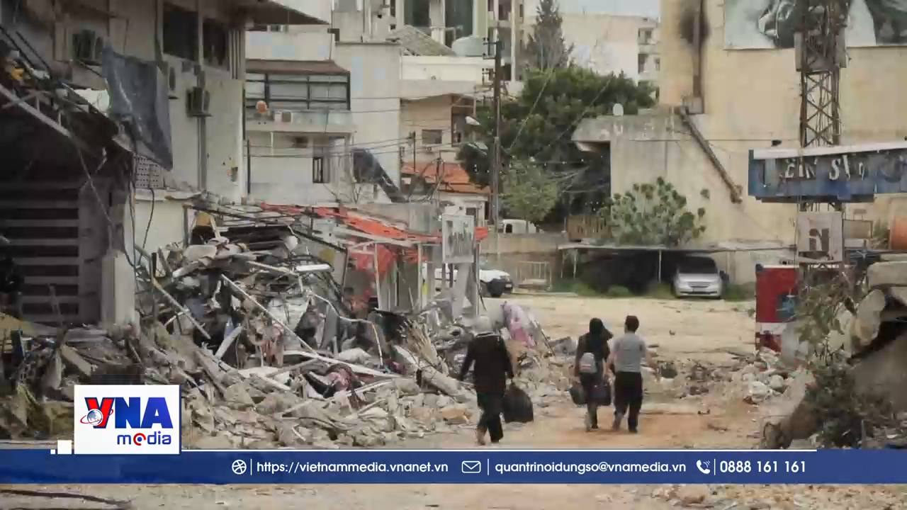 Người dân Liban tranh thủ khoảng lặng trước cơn bão