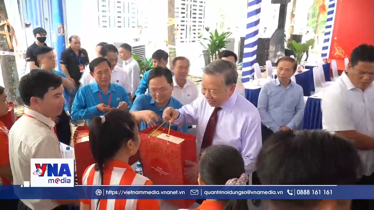 Tổng Bí thư, Chủ tịch nước thăm, động viên công nhân, người lao động tại TPHCM