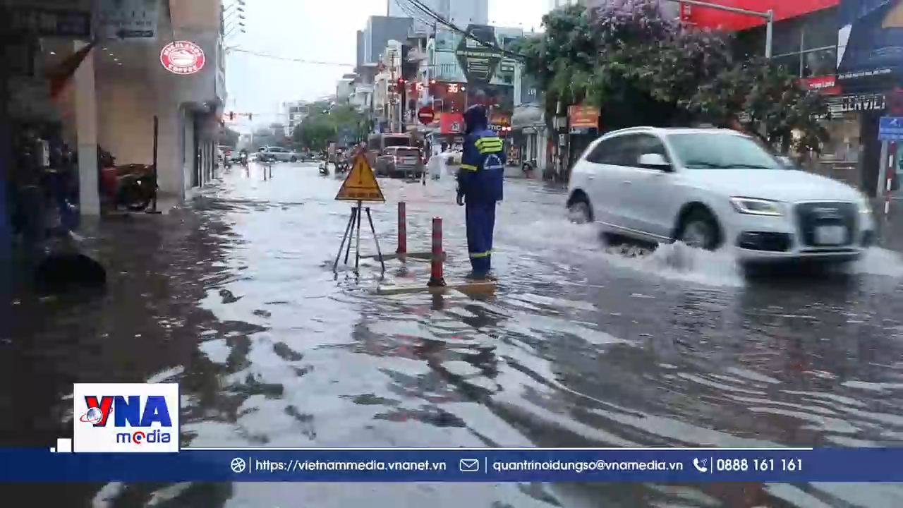Mưa lớn gây ngập nhiều tuyến phố nội thành Hải Phòng