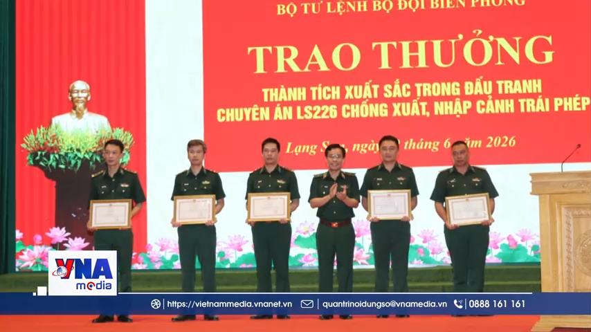 Trao thưởng lực lượng phá chuyên án về xuất nhập cảnh trái phép