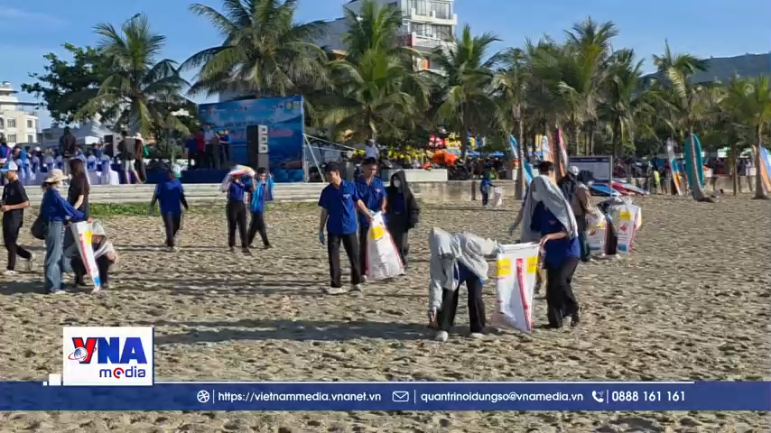 Đà Nẵng: Hơn 1.300 tình nguyện viên ra quân làm sạch biển và bán đảo Sơn Trà