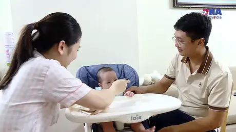 Ăn dặm đúng cách: Bé khỏe - Mẹ vui