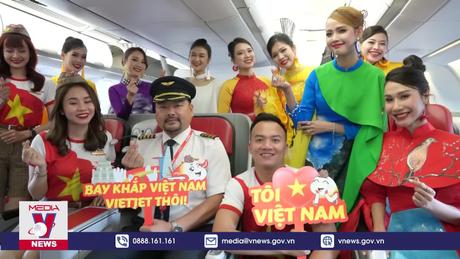Rộn ràng hình ảnh cờ đỏ sao vàng trên những chuyến bay Vietjet dịp 2/9