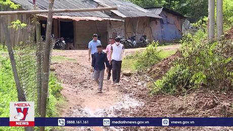 Nỗ lực vận động học sinh ra lớp ở vùng biên Mường Nhé