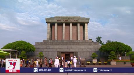 Gần 33.000 lượt khách vào Lăng viếng Bác trong ngày 2/9