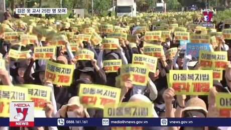 Giáo viên tuần hành yêu cầu quyền lợi tại Hàn Quốc 
