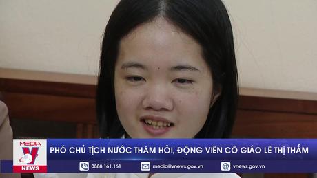  Phó Chủ tịch nước thăm hỏi, động viên cô giáo Lê Thị Thắm