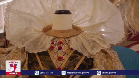 Thời trang từ giấy của một nghệ sĩ cao tuổi