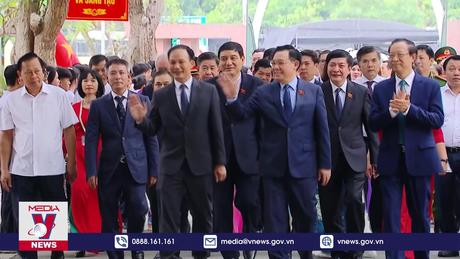 Chủ tịch Quốc hội dự Lễ khai giảng cùng lưu học sinh