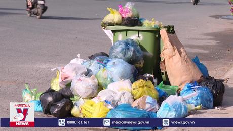 Rác thải ùn ứ trong khu dân cư ở Cần Thơ
