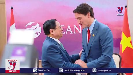 Thủ tướng Phạm Minh Chính gặp Thủ tướng Canada 