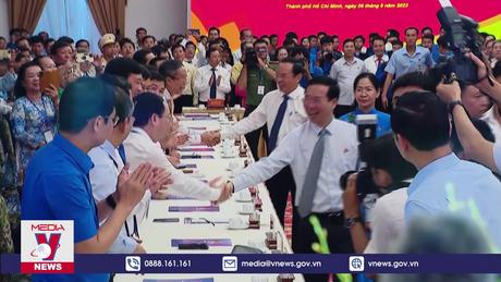 Chủ tịch nước gặp gỡ, biểu dương các thế hệ chiến sĩ tình nguyện TPHCM