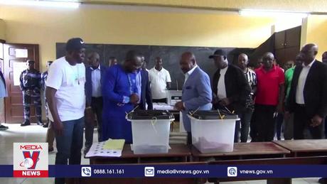 Tổng thống bị phế truất Gabon được phép ra nước ngoài