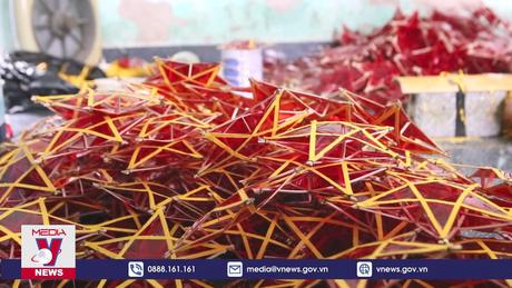 Nhộn nhịp làng nghề làm đèn Trung thu lớn nhất cả nước