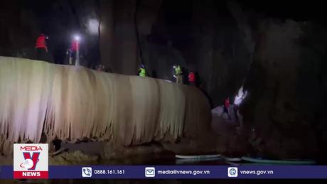 Quảng Bình phát hiện hang động đẹp kỳ ảo giữa rừng Trường Sơn