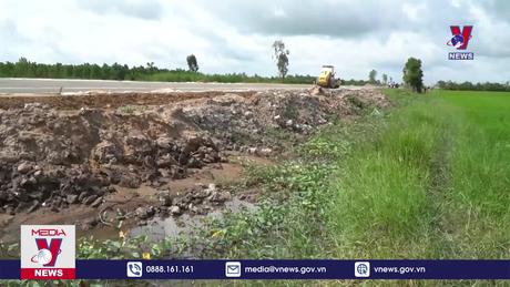Thi công cao tốc gây khó cho người sản xuất lúa 