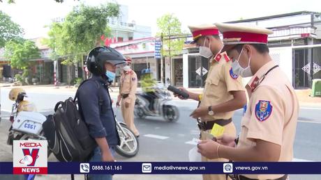 Từ 15/9 thay đổi cách chào của CSGT với người dân