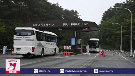 Núi Phú Sĩ quá tải du khách