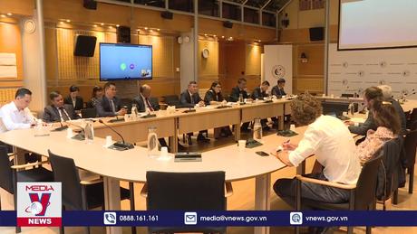 Tổng kiểm toán Nhà nước Ngô Văn Tuấn làm việc tại Pháp