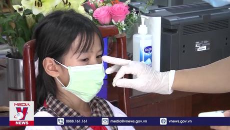 Bệnh đau mắt đỏ lây lan nhanh trong trường học