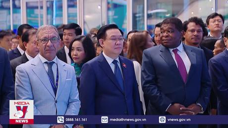 Chủ tịch Quốc hội dự khai mạc triển lãm “Khát vọng Việt Nam”