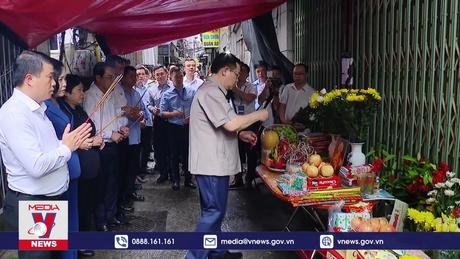 Chủ tịch Quốc hội đến thắp hương tưởng niệm các nạn nhân vụ cháy ở Thanh Xuân