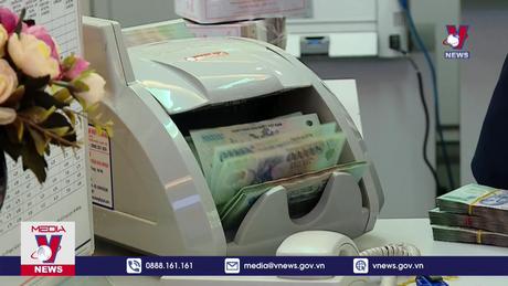 Lãi suất huy động tiếp đà giảm 