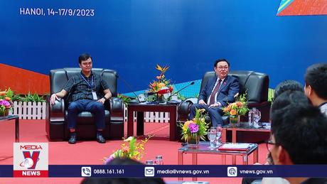 Chủ tịch Quốc hội gặp mặt thanh niên Việt Nam tiêu biểu