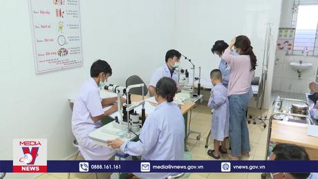 Bệnh đau mắt đỏ lây lan trên diện rộng tại Hà Tĩnh