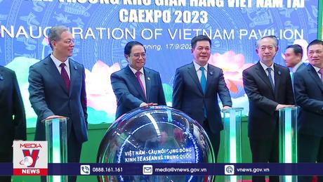 Thủ tướng Phạm Minh Chính thăm gian hàng Việt Nam tại CAEXPO