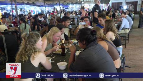 Luang Prabang hấp dẫn khách du lịch về đêm