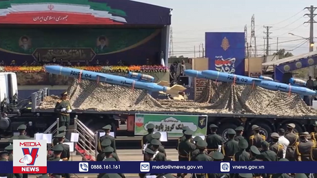 Iran trình làng tên lửa đạn đạo siêu vượt âm Fattah