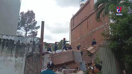 Sập nhà 4 tầng ở quận Bình Thạnh, 5 người bị thương