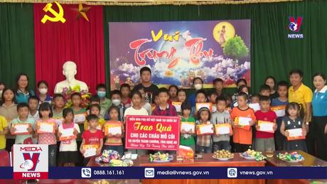 Trao quà cho trẻ mồ côi tại Nghệ An nhân dịp Tết Trung thu 2023
