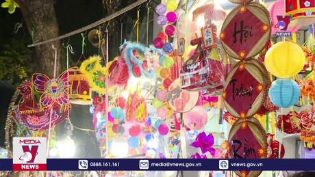 Đón Tết Trung Thu sớm trên phố Hàng Mã 