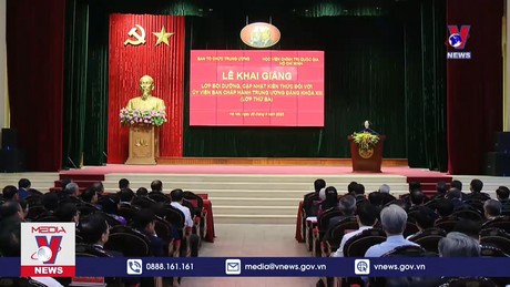Khai giảng lớp bồi dưỡng kiến thức cho Ủy viên Trung ương Đảng