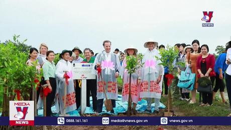 Tổng Lãnh sự Hà Lan trồng bần chống sạt lở ở Cần Thơ 