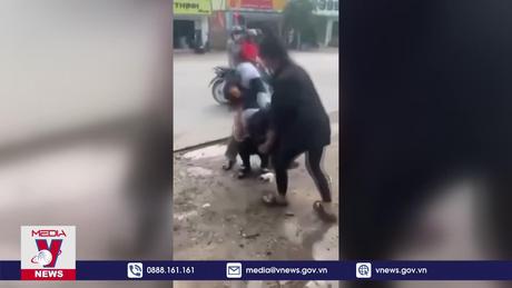 Điều tra việc nữ sinh bị đánh hội đồng trước trường học