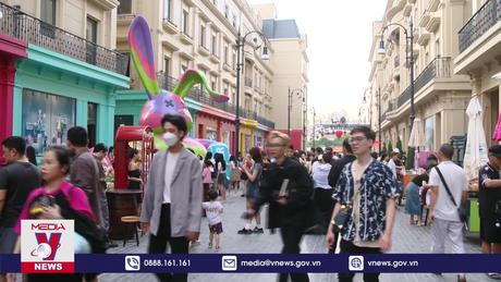 Phố đi bộ đậm chất châu Âu thu hút giới trẻ