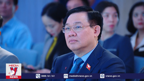 Chủ tịch Quốc hội Vương Đình Huệ thăm Cảng BMF Burgas