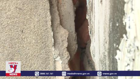 Loạt nhà dân ở TP.HCM bị nứt do robot đào cống thoát nước