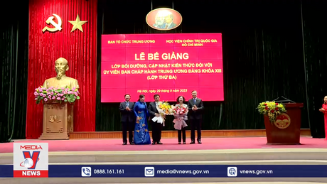 Bế giảng Lớp bồi dưỡng kiến thức đối với Ủy viên Trung ương Đảng