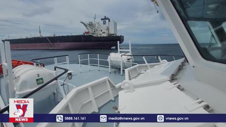 Cứu thuyền viên người nước ngoài bị tai nạn trên biển