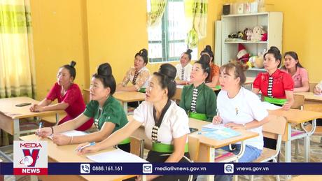 Lớp học xóa mù chữ cho người dân Điện Biên