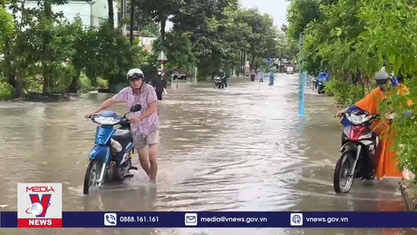 Mưa lớn gây ngập nhiều tuyến đường ở Bình Dương