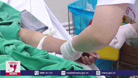 Chạy đua cứu sống bệnh nhân sốt xuất huyết nguy kịch 