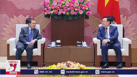 Chủ tịch Quốc hội tiếp Đại sứ Lào đến chào từ biệt