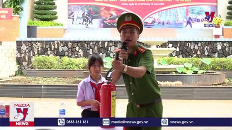 Người dân Gia Lai rèn luyện kỹ năng phòng cháy chữa cháy, cứu nạn cứu hộ